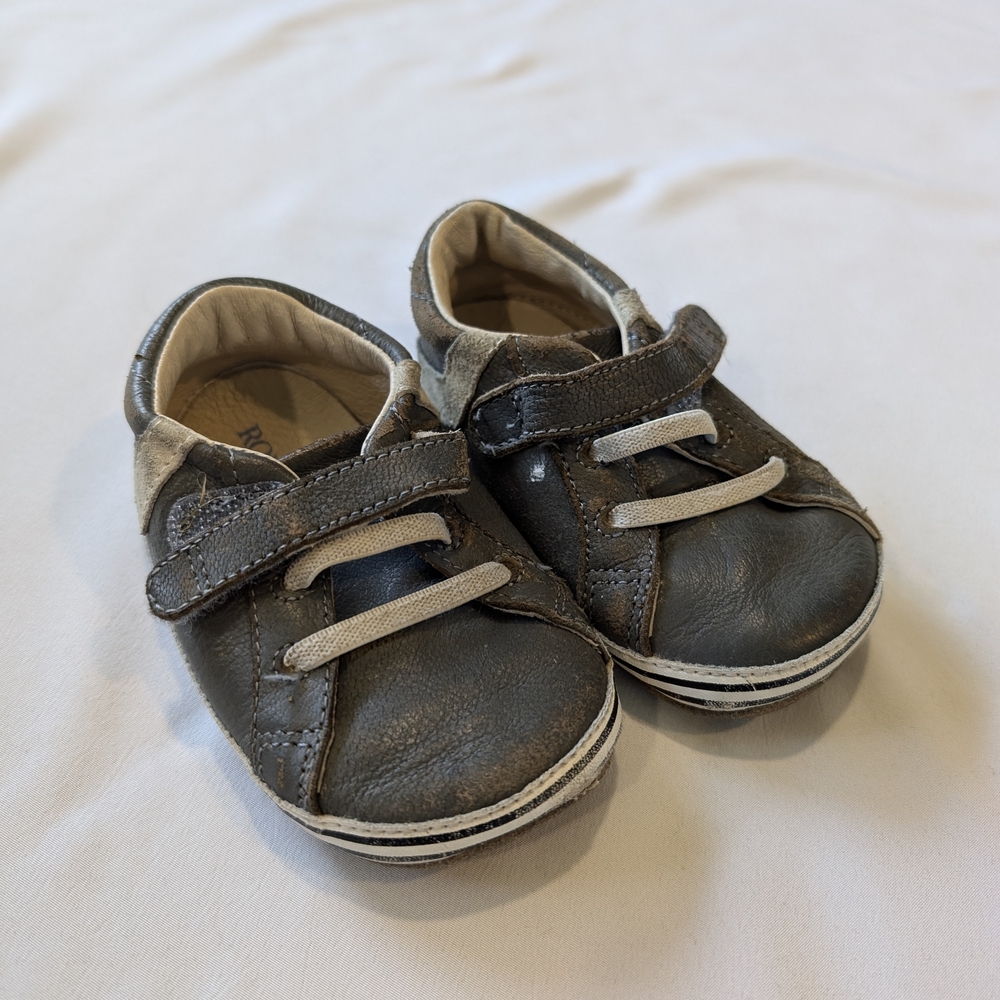 Robeez First Kicks Crib Shoes 12-18 Months